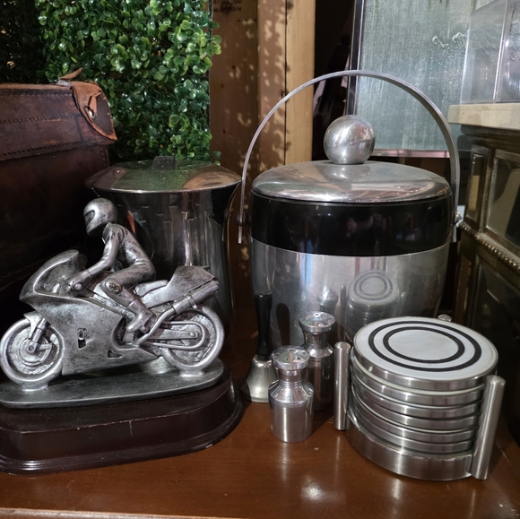 Meet your Poshers Kyle & Tishon (from Dealsonstyle & iSpyLuxury) - Picture 4 of 16